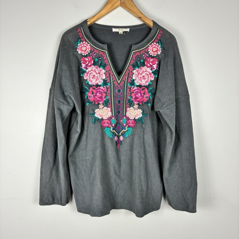 Andree by UNIT Embroidered Boho Tunic Top S Gray Floral Peasant Fleece